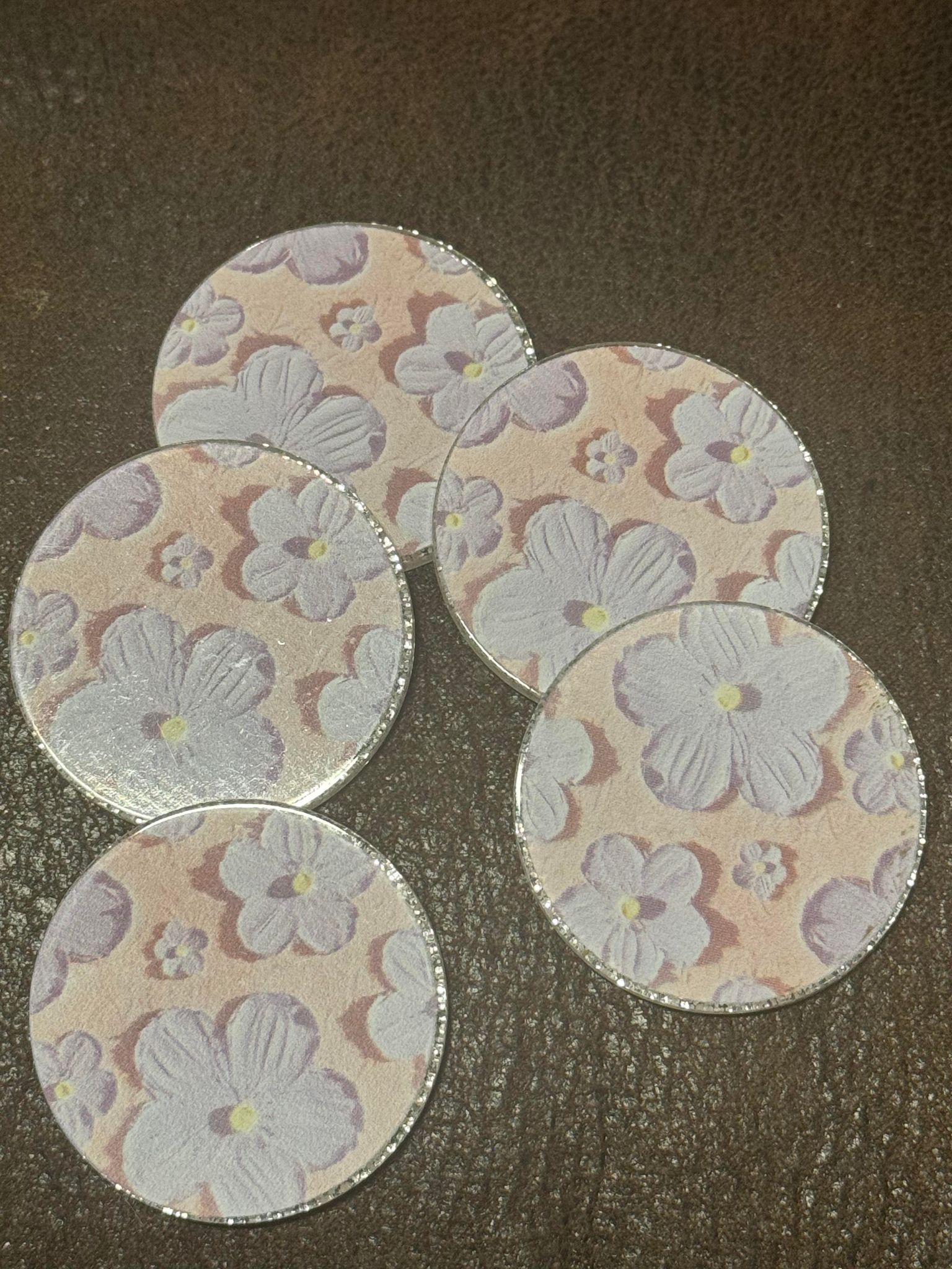 Purple flowers, round flatback acrylic piece, for badges, pens, earrings etc