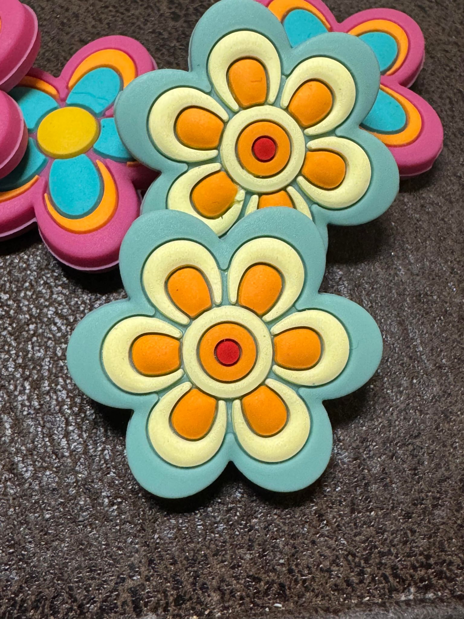 Retro daisy silicone focal, for beadable items like pens