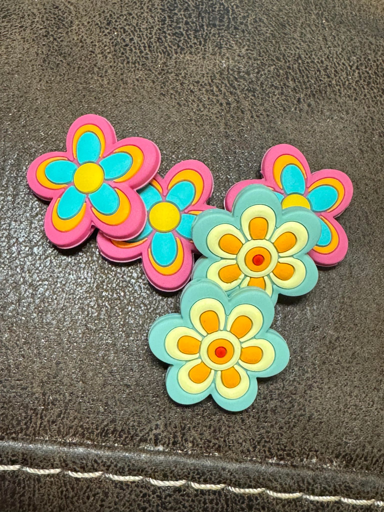 Retro daisy silicone focal, for beadable items like pens