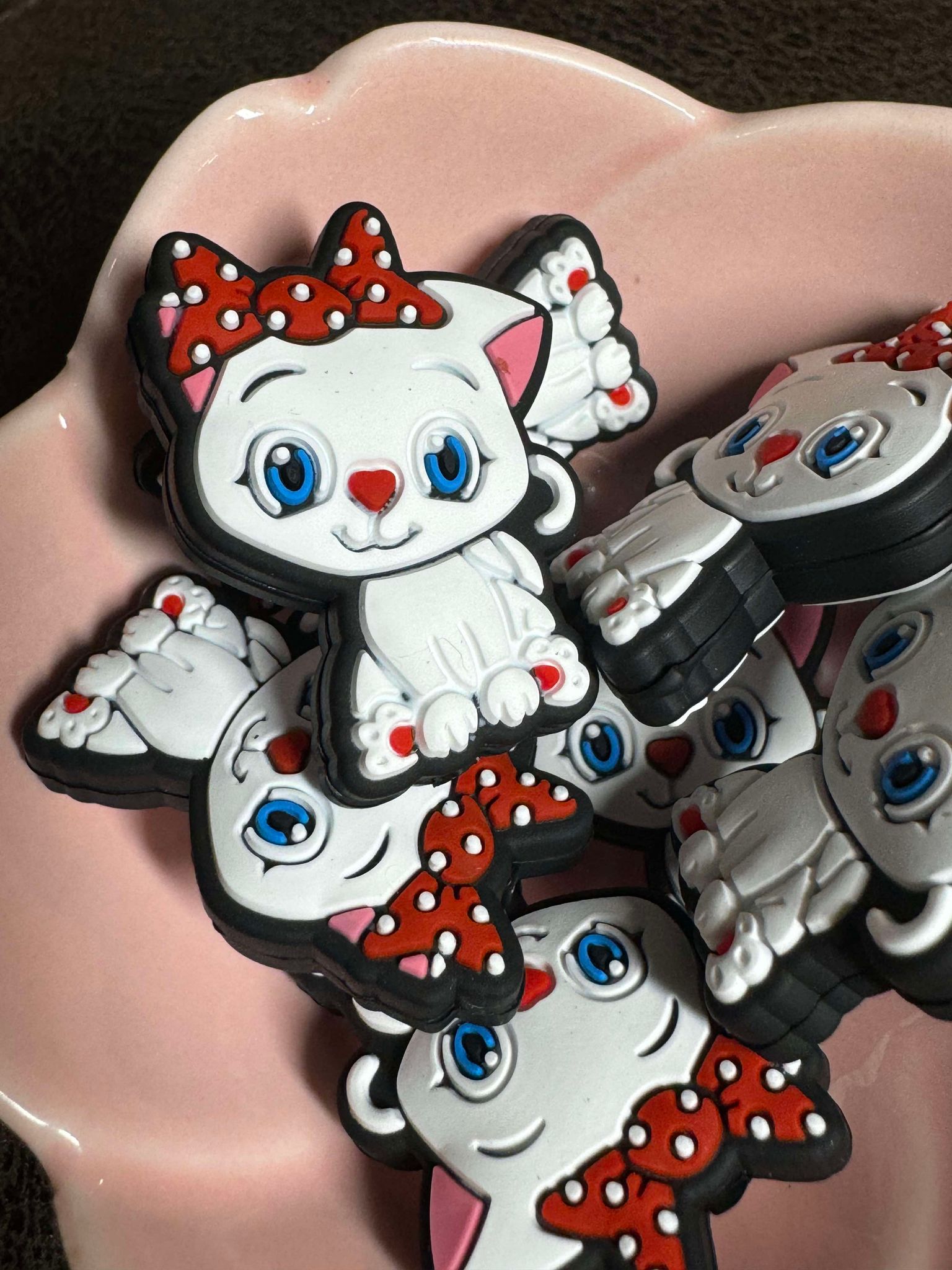 White cat silicone focal, for beadable items like pens