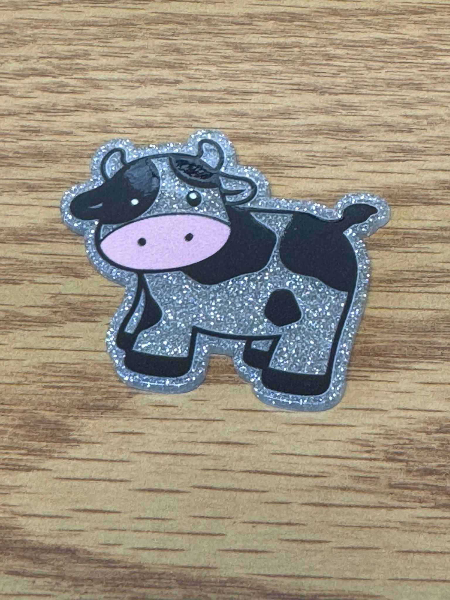 Glittery cow, acrylic piece, for badges, pens, earrings etc