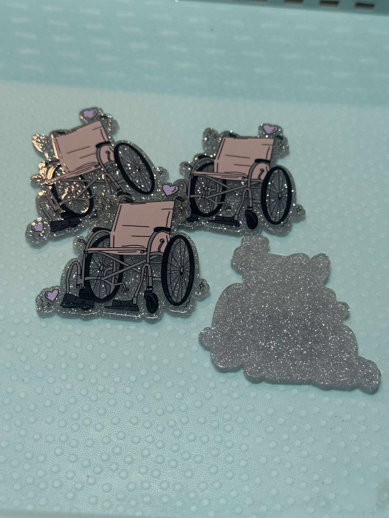 wheelchair acrylic piece, for badges, pens, earrings etc