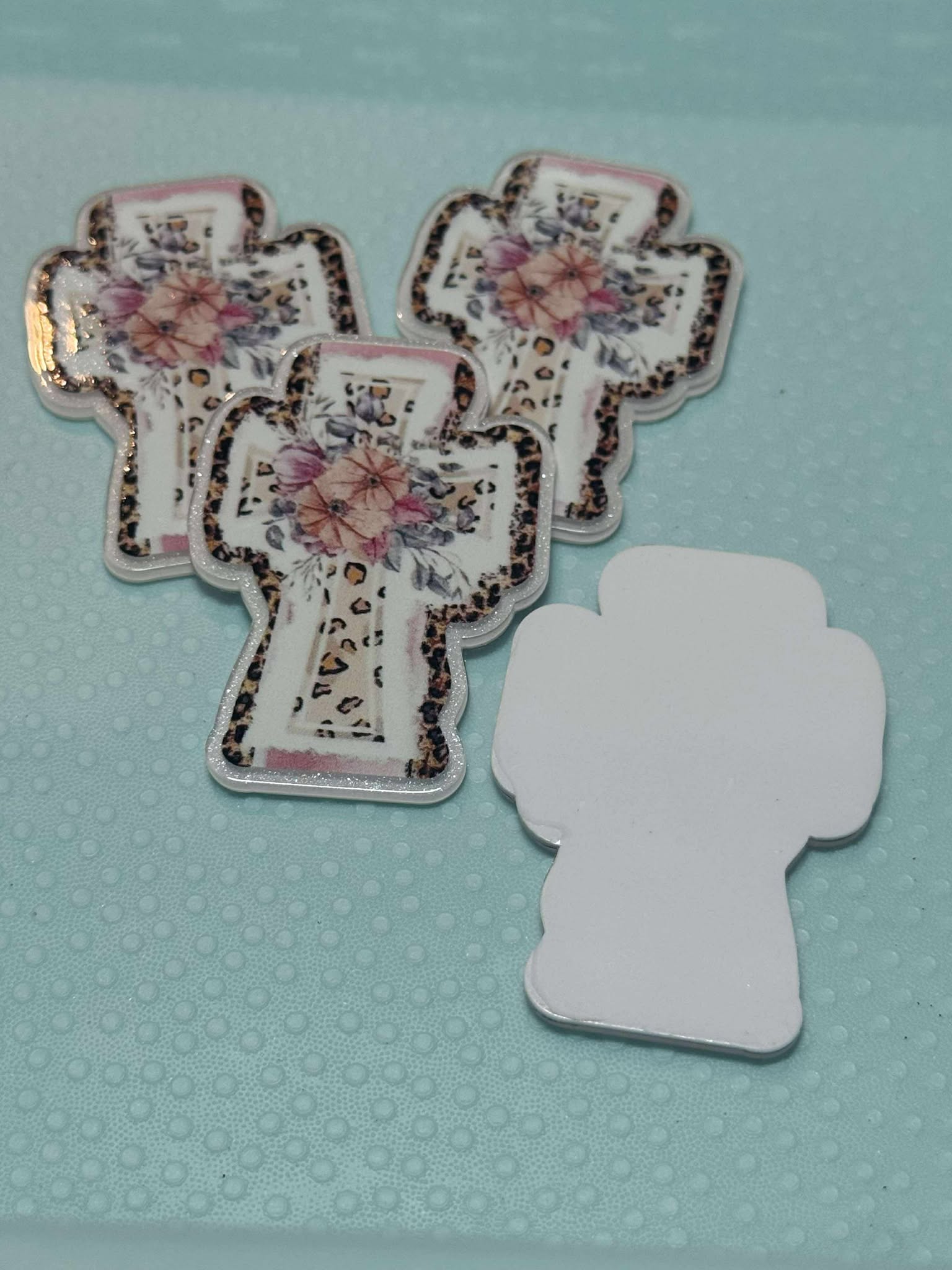 Cross with flowers and leopard acrylic piece, for badges, pens, earrings etc